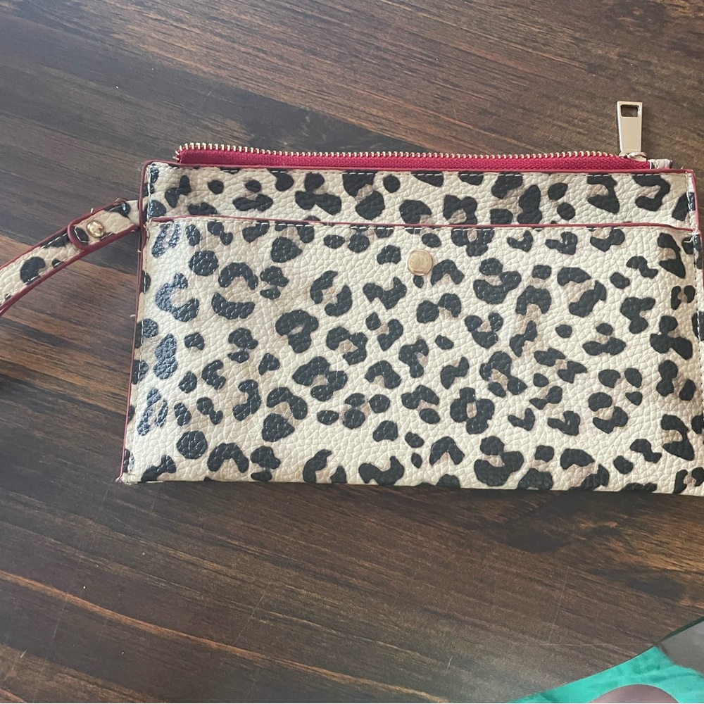 Chic Leopard Print Wristlet